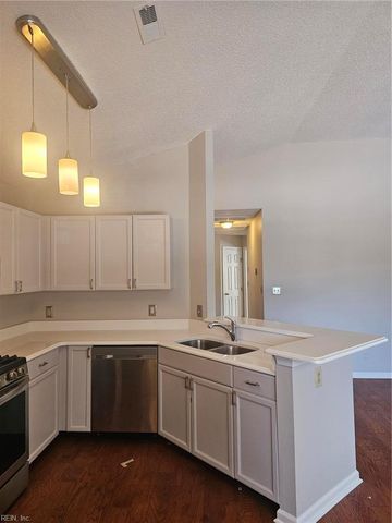 804 Newday CT, Newport News, VA 23602