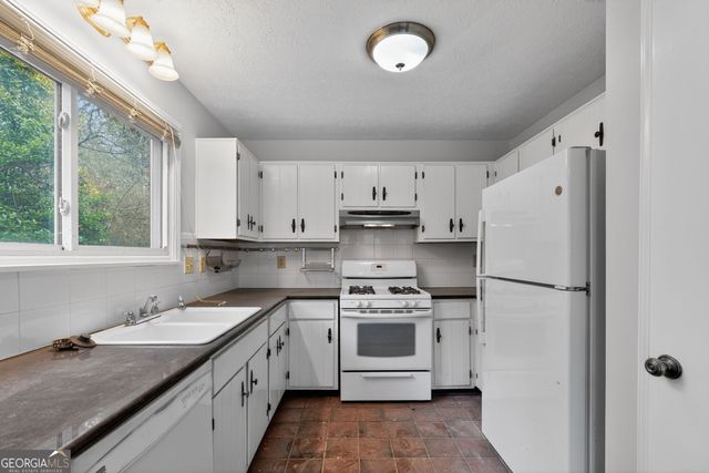 1056 Park Forest Trail NW, Lilburn, GA 30047