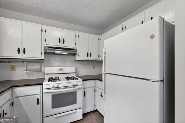 1056 Park Forest Trail NW, Lilburn, GA 30047