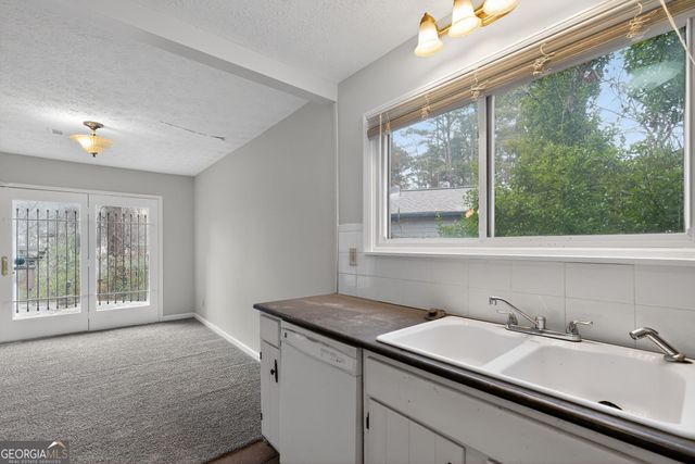 1056 Park Forest Trail NW, Lilburn, GA 30047