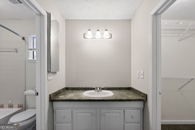 1056 Park Forest Trail NW, Lilburn, GA 30047