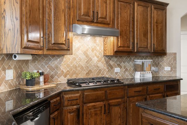 2901 Regents Park Lane, Garland, TX 75043