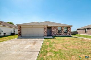 143 Eagle Drive, Luling, TX 78648
