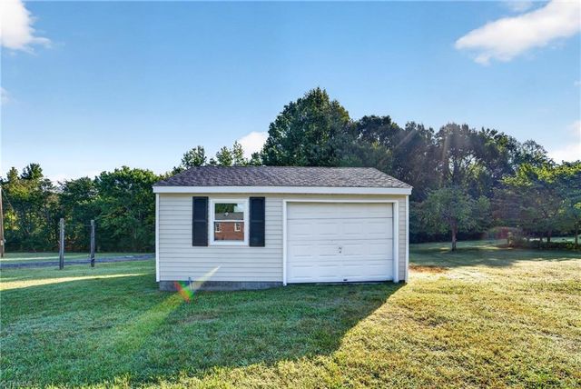 4982 Yanceyville Road, Browns Summit, NC 27214