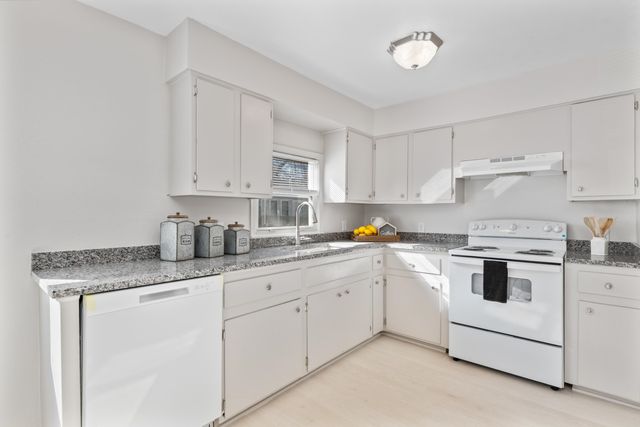 2111 E Random Rd, Wichita, KS 67214