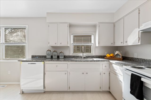 2111 E Random Rd, Wichita, KS 67214