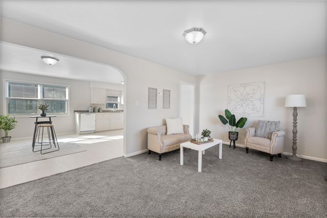 2111 E Random Rd, Wichita, KS 67214