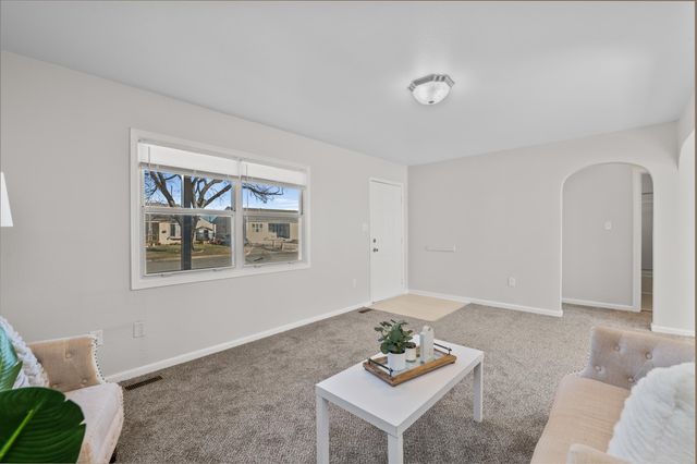 2111 E Random Rd, Wichita, KS 67214