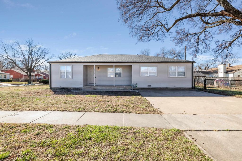 2111 E Random Rd, Wichita, KS 67214