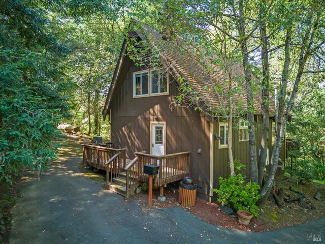 2264 Green Hill Rd, Sebastopol, CA 95472