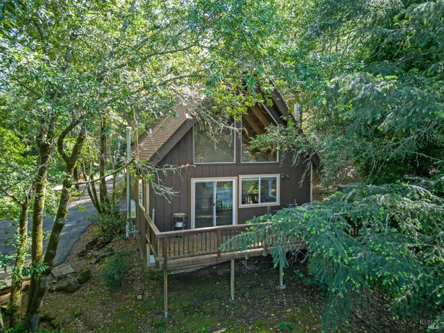 2264 Green Hill Rd, Sebastopol, CA 95472