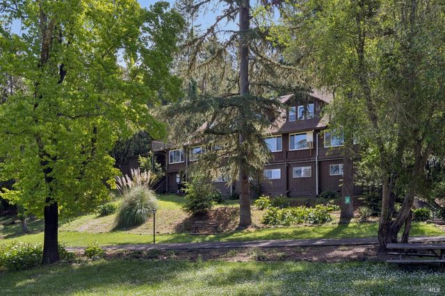 2264 Green Hill Rd, Sebastopol, CA 95472