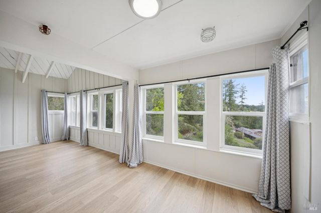 2264 Green Hill Rd, Sebastopol, CA 95472