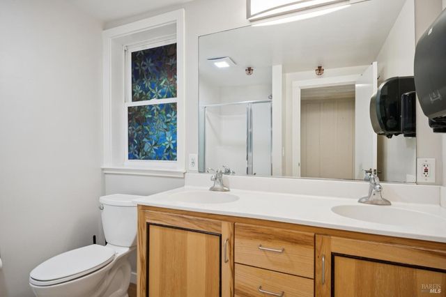 2264 Green Hill Rd, Sebastopol, CA 95472