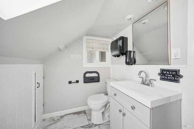 2264 Green Hill Rd, Sebastopol, CA 95472