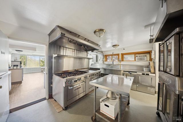 2264 Green Hill Rd, Sebastopol, CA 95472