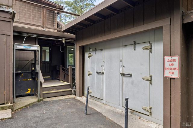 2264 Green Hill Rd, Sebastopol, CA 95472