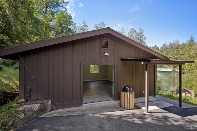 2264 Green Hill Rd, Sebastopol, CA 95472