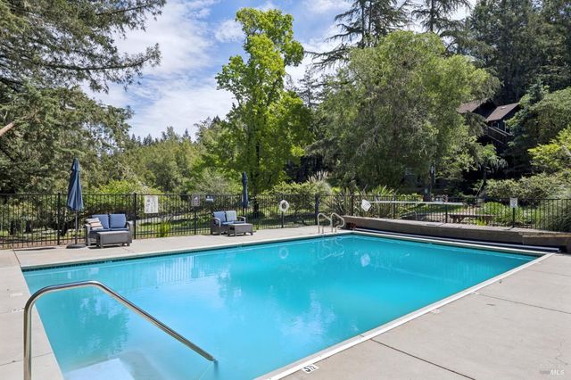 2264 Green Hill Rd, Sebastopol, CA 95472