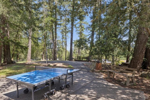 2264 Green Hill Rd, Sebastopol, CA 95472