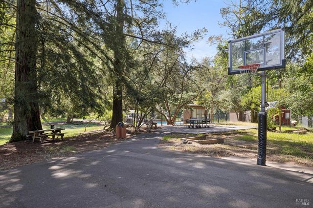 2264 Green Hill Rd, Sebastopol, CA 95472