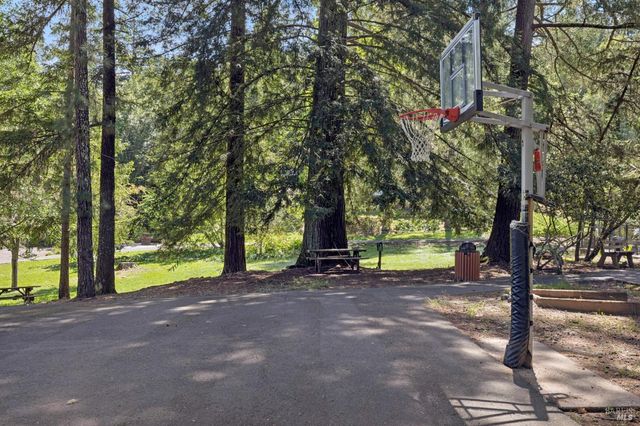 2264 Green Hill Rd, Sebastopol, CA 95472