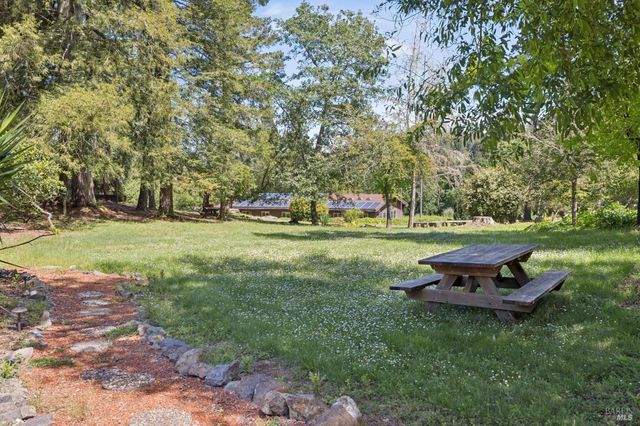 2264 Green Hill Rd, Sebastopol, CA 95472