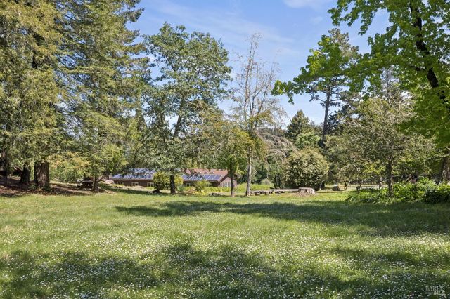 2264 Green Hill Rd, Sebastopol, CA 95472