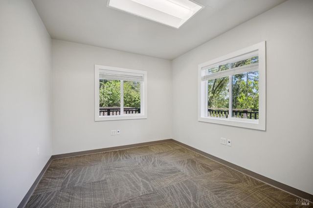 2264 Green Hill Rd, Sebastopol, CA 95472