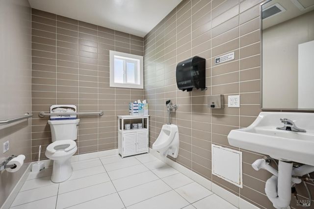 2264 Green Hill Rd, Sebastopol, CA 95472