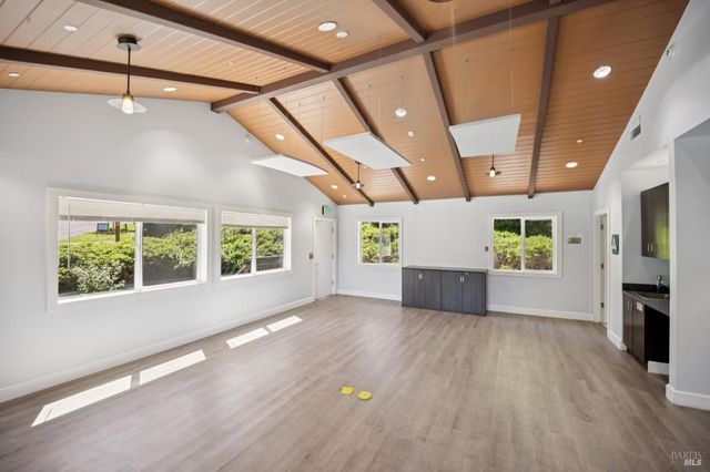 2264 Green Hill Rd, Sebastopol, CA 95472