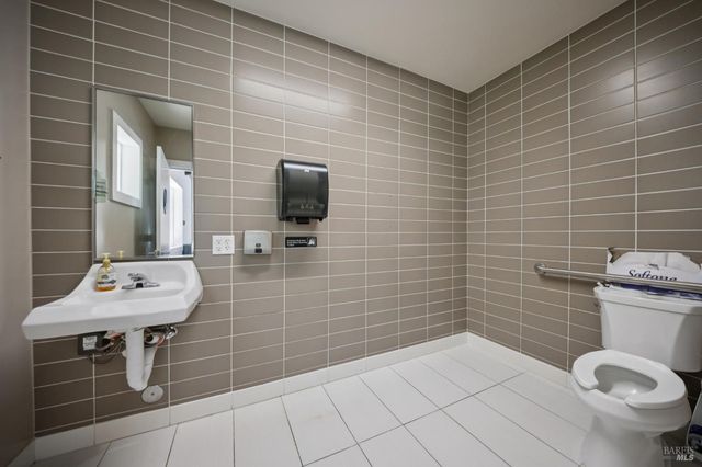 2264 Green Hill Rd, Sebastopol, CA 95472