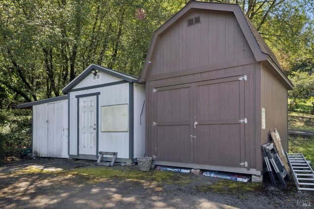 2264 Green Hill Rd, Sebastopol, CA 95472