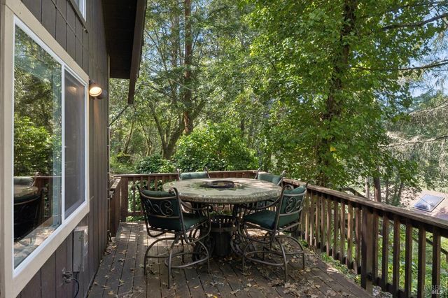 2264 Green Hill Rd, Sebastopol, CA 95472