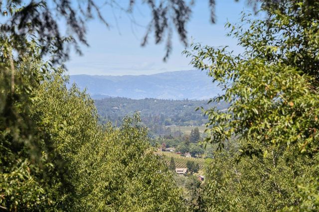 2264 Green Hill Rd, Sebastopol, CA 95472