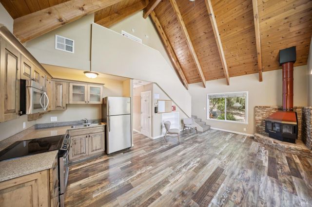 2264 Green Hill Rd, Sebastopol, CA 95472