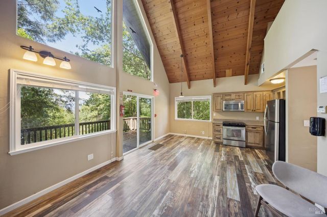 2264 Green Hill Rd, Sebastopol, CA 95472