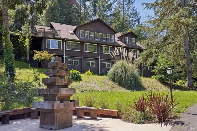 2264 Green Hill Rd, Sebastopol, CA 95472
