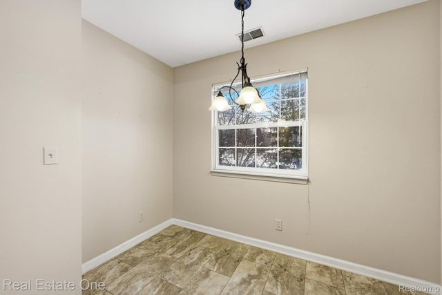 4885 Oak Hill Drive 20, Waterford Charter Township, MI 48329