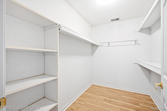 4885 Oak Hill Drive 20, Waterford Charter Township, MI 48329