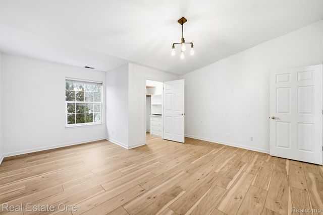 4885 Oak Hill Drive 20, Waterford Charter Township, MI 48329