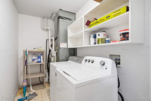 4885 Oak Hill Drive 20, Waterford Charter Township, MI 48329