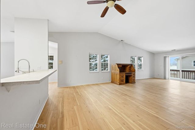 4885 Oak Hill Drive 20, Waterford Charter Township, MI 48329