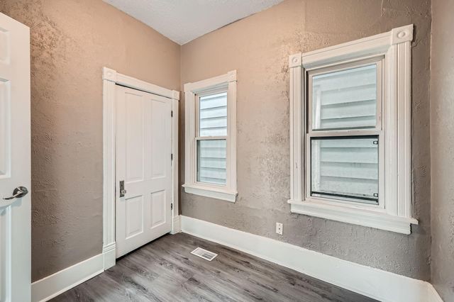 911X Sims Avenue, Saint Paul, MN 55106