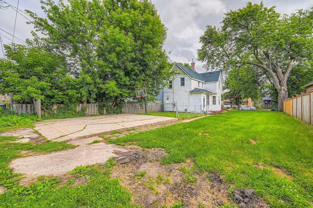 911X Sims Avenue, Saint Paul, MN 55106