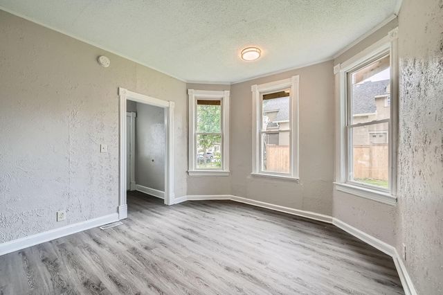 911X Sims Avenue, Saint Paul, MN 55106