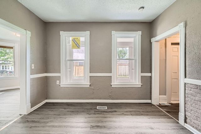 911X Sims Avenue, Saint Paul, MN 55106