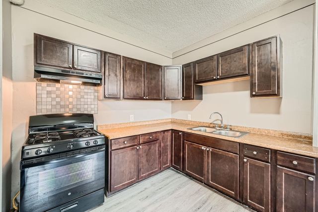 911X Sims Avenue, Saint Paul, MN 55106