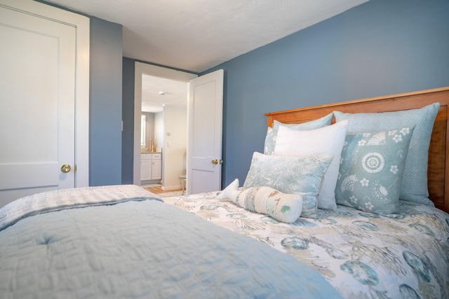 121 Seaview Avenue A & B, South Yarmouth, MA 02664