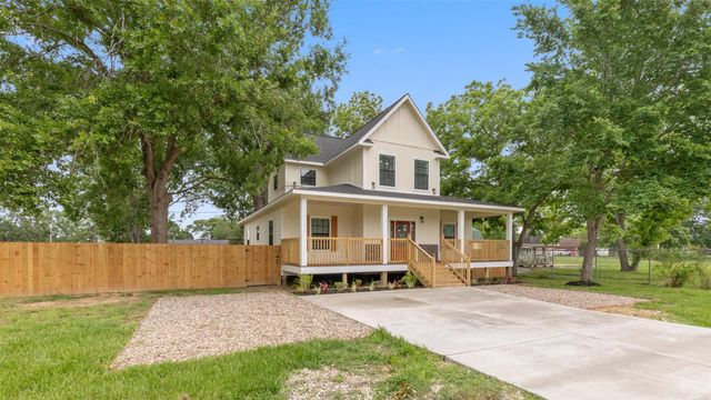 10002 Wilma Lane, Beach City, TX 77523